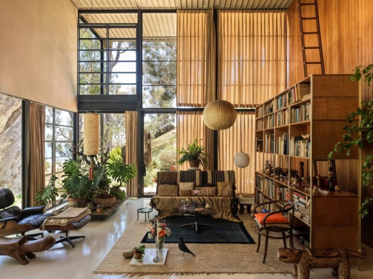 The Eames House Reopens after Fires: “This House can teach architects a kind of humility”